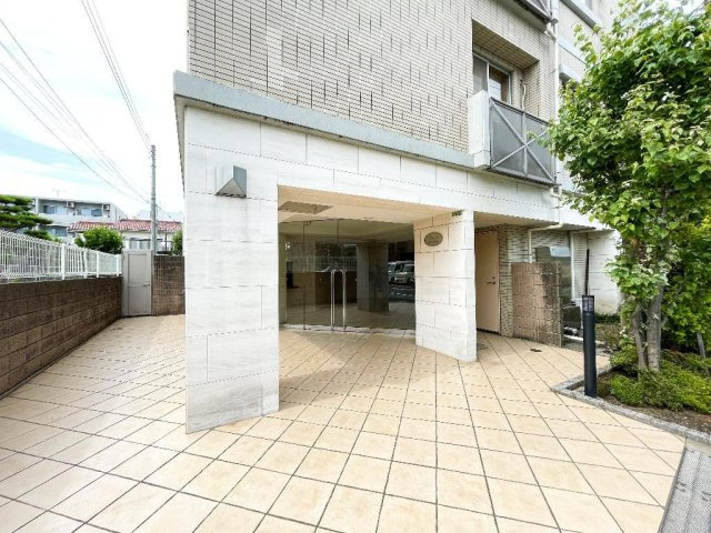 ドルチェ経堂のエントランス
