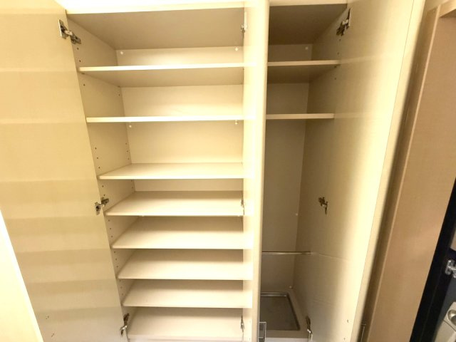 グラビスコート三条堺町の収納