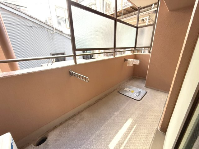 グラビスコート三条堺町のバルコニー