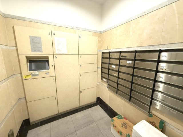 グラビスコート三条堺町のその他共用部分|ポスト・宅配ボックス