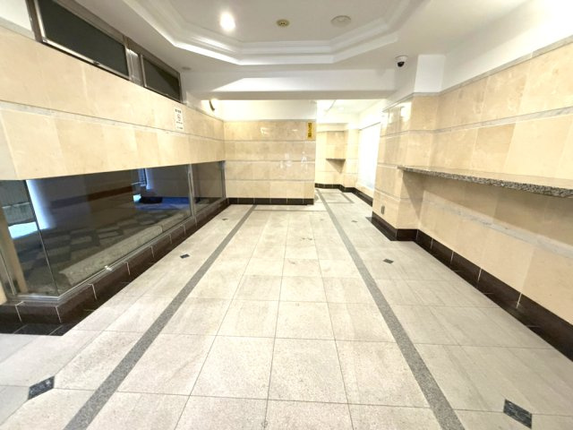 グラビスコート三条堺町のロビー