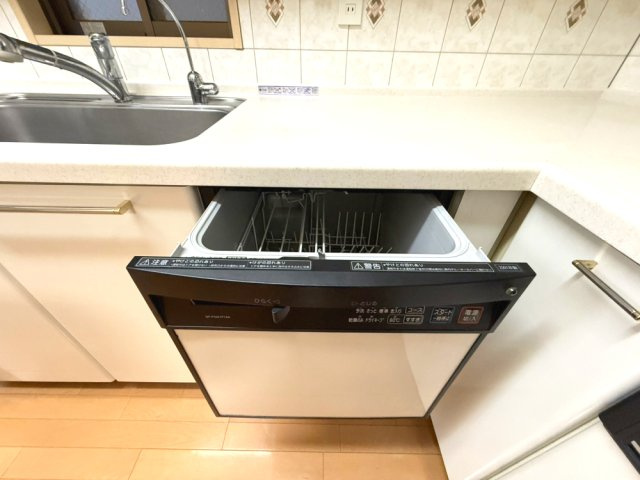 グラビスコート三条堺町のキッチン|広くて明るい寝室