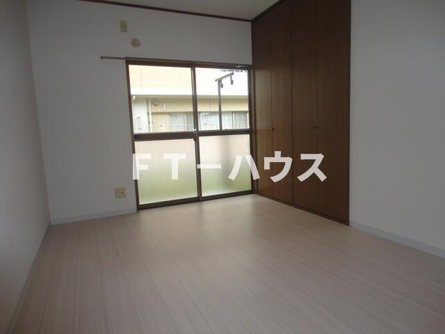 パレス中山の居間・リビング