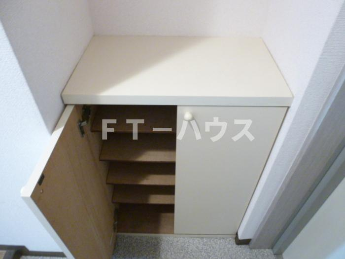 エムズ・アーク Ａ棟の収納|カウンタータイプシューズボックス