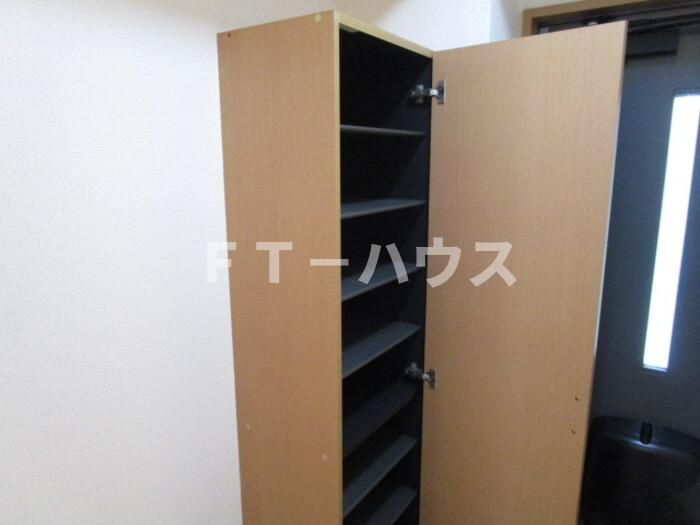 ヒルサイドテラスの収納|トールシューズボックス