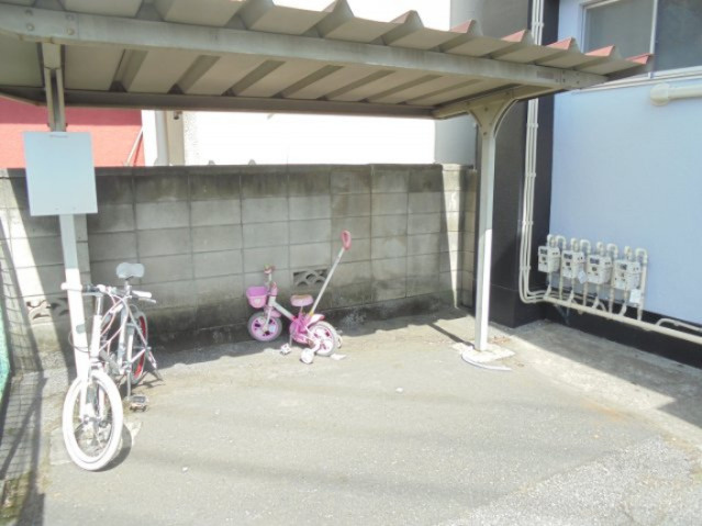 クロノス松戸南の駐車場|駐輪場