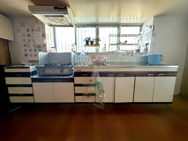 うるま市具志川　オーシャンビューのキッチン|収納たっぷり♪