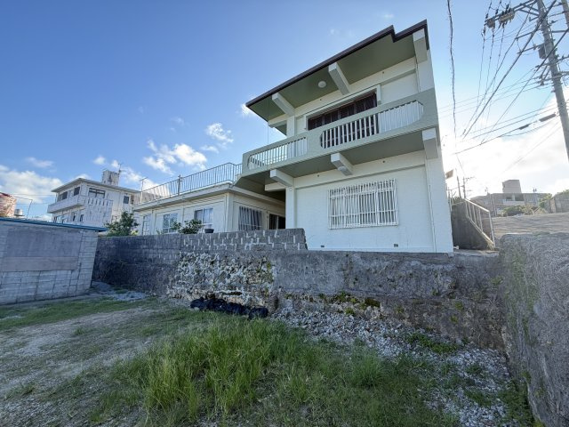 うるま市具志川　オーシャンビューの外観|並列駐車2台+1台可能♪