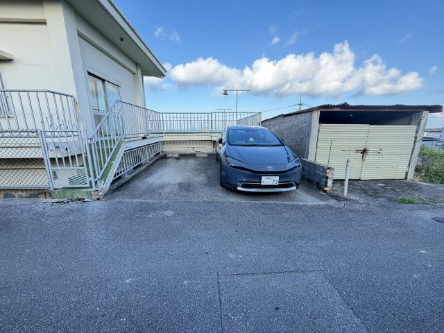 うるま市具志川　オーシャンビューの駐車場|並列駐車2台可♪