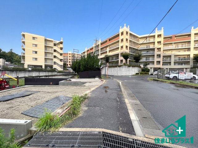 ●17(土)18(日)現地案内可能！ 奈良市三碓　全3邸の前面道路含む現地写真|周辺は閑静な住宅街です。前面道路もしっかりと有りますので車の出し入れも安心ですよ！