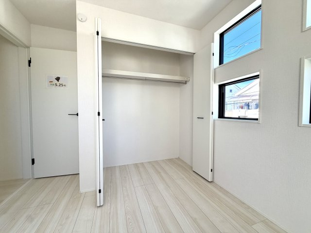 越谷市下間久里２０期１号棟グラファーレ　新築戸建の収納|各居室に独立した収納をしっかり確保。家族それぞれの荷物を自分の部屋で管理できて部屋が片付きます。