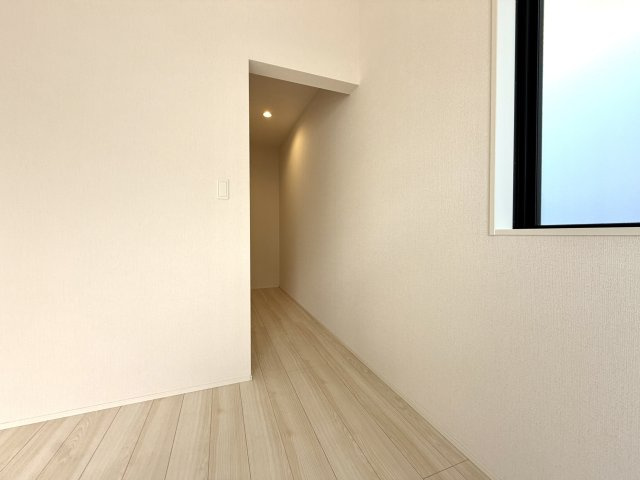 越谷市下間久里２０期１号棟グラファーレ　新築戸建の収納|ロングコートや丈の長いワンピースもシワにならず綺麗に掛けられる、高さにゆとりがある収納です。