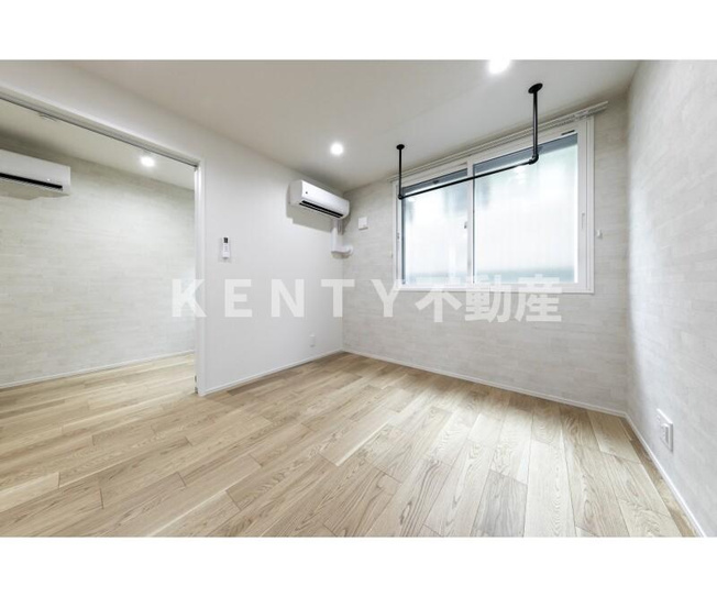【居間・リビング】 | ＷｏｏｄＣｒｅｓｔ中延Ｒｅｓｉｄｅｎｃｅ | こちらのリビングで趣味の時間をお楽しみください