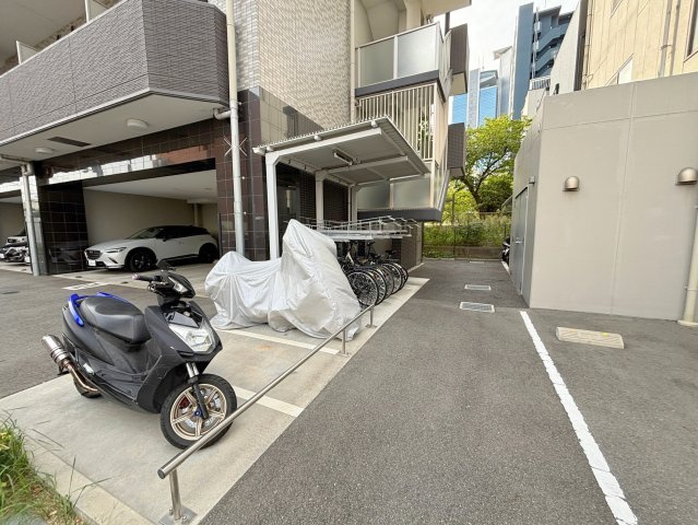 エスリード新大阪ヴェルデの駐車場