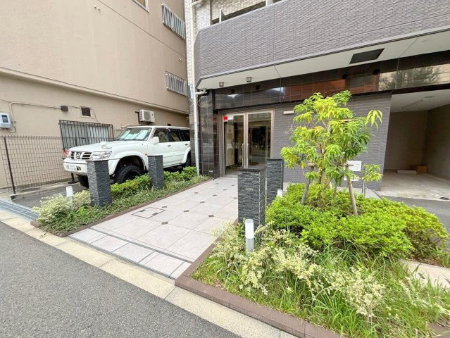 エスリード新大阪ヴェルデのエントランス