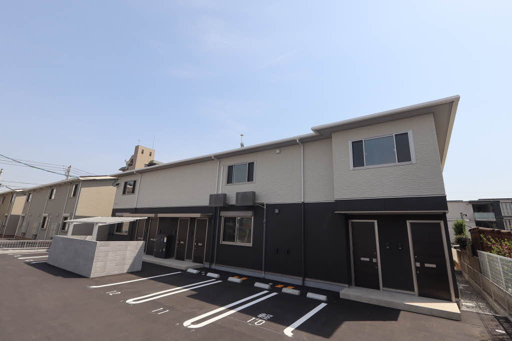 トレスセドロ新保の外観