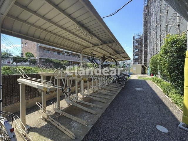 ガーデンコート松戸五香の駐輪場|ドキドキの新生活も、安心してスタート。ぴったりの住まいを見つけませんか？クランディアが一緒に住まい選びをサポートします‼　まずは、お気軽にお問合せください　＃クランディア