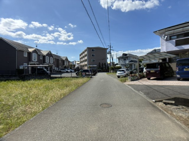 宇土市松山町の売地の前面道路含む現地写真