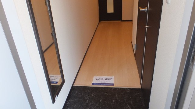 クレイノ長田天神の玄関