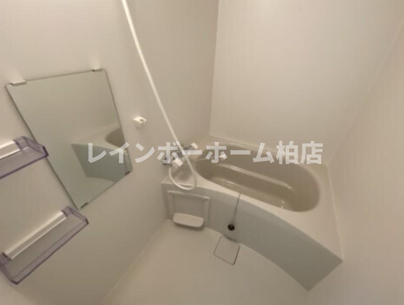 特典：仲介手数料が無料です!!の浴室