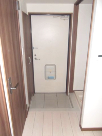 ＫＭＧビルの玄関