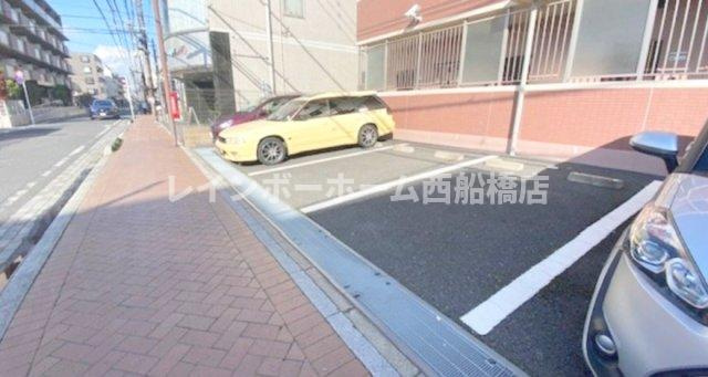 クレシア.iの駐車場