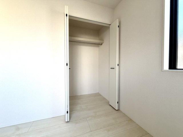 越谷市大間野町１１期１号棟グラファーレ　新築戸建の収納|整理整頓がしやすいシステム収納。衣類から小物まで一箇所にスッキリ収まります。