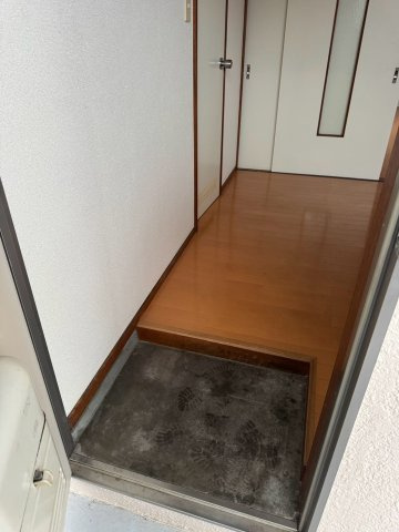コーポ前田の玄関|収納もある玄関です