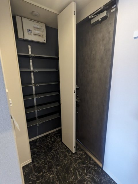 メゾンマリンの玄関