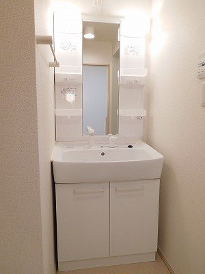 プラシードＭ・Ｓの洗面所|脱衣スペースもあります