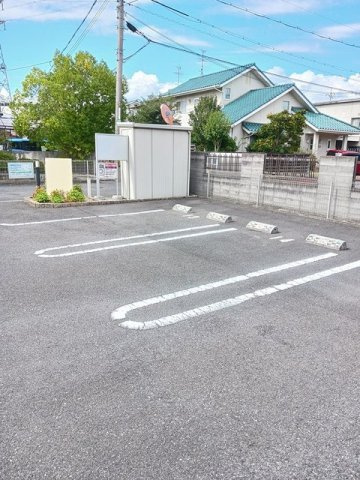 フォレストガーデンＢの駐車場|駐車場に車を止められます