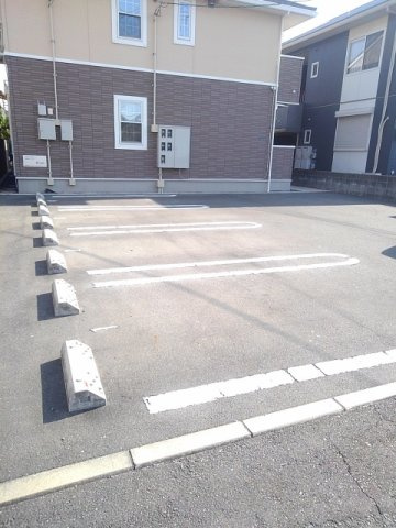 プライジアパテオの駐車場|車をお持ちの方に嬉しい駐車場付きの物件です