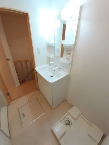 ラフォルテの洗面所|明るい洗面所です