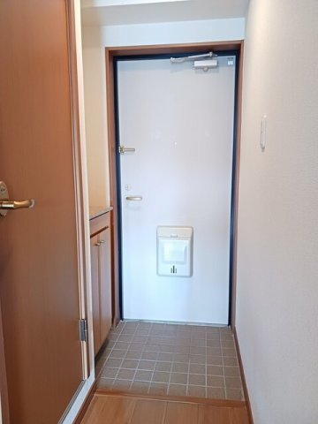 スカイマンションの玄関|収納もある玄関です