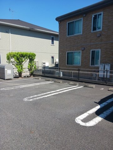 カーサ・ジョイエの駐車場|車をお持ちの方に嬉しい駐車場付きの物件です