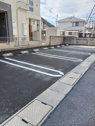 ラ・カーサ・フェリーチェの駐車場|駐車場があるので、車を買う予定の方も安心です