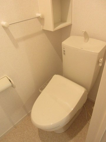 ヴィラ・マウントワン倉富のトイレ|落ち着いた色調のトイレです