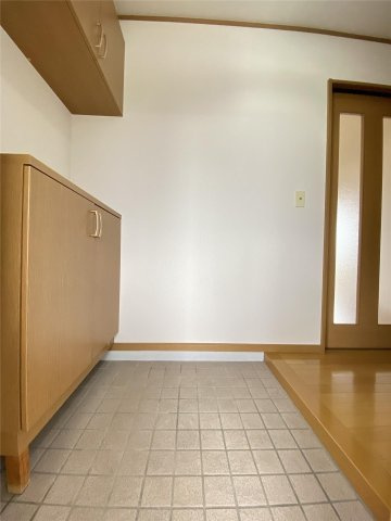 ハイツサンライズＣ棟の玄関