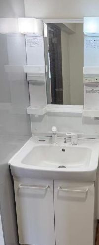エル・アルカサル鶯谷の洗面所|使いやすい洗面所です