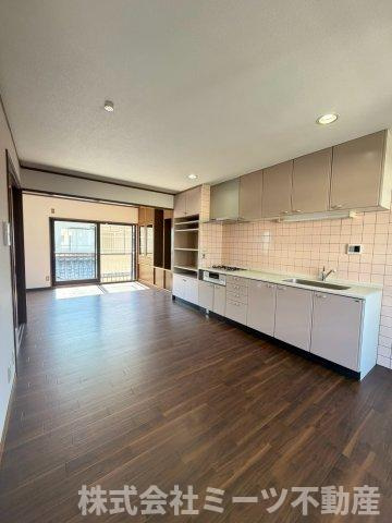 荒川２丁目　中古戸建の居間・リビング