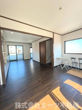 荒川２丁目　中古戸建の居間・リビング