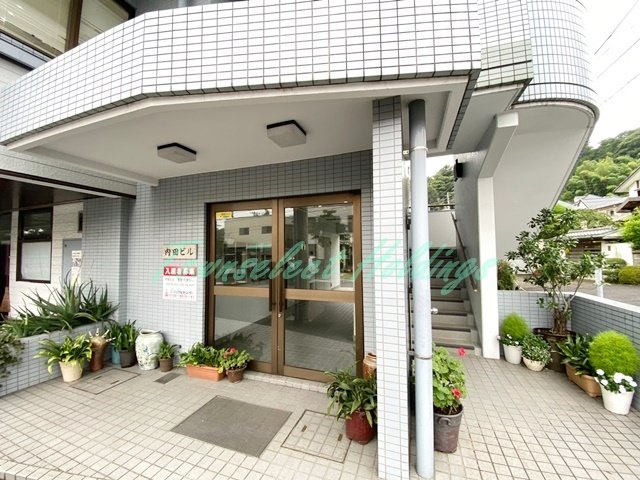 内田ビルのエントランス