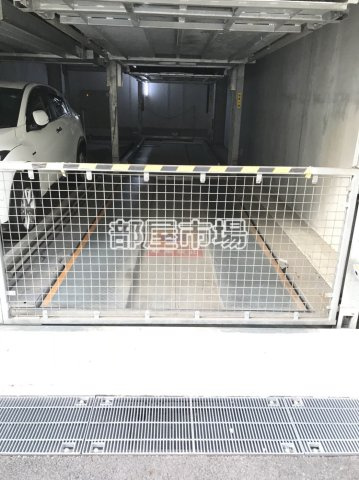 エスティメゾン押上の駐車場
