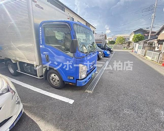 【仲介手数料：50％OFF】対象物件！の駐車場|車をお持ちの方に嬉しい駐車場付きの物件です