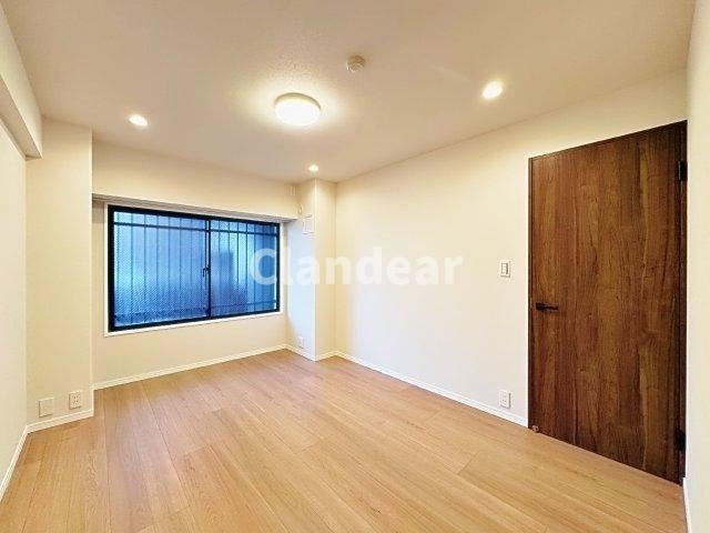 新松戸リリエンハイムの洋室|ドキドキの新生活も、安心してスタート。ぴったりの住まいを見つけませんか？クランディアが一緒に住まい選びをサポートします‼　まずは、お気軽にお問合せください　＃クランディア