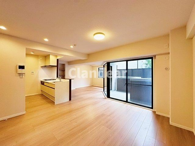 新松戸リリエンハイムの居間・リビング|ドキドキの新生活も、安心してスタート。ぴったりの住まいを見つけませんか？クランディアが一緒に住まい選びをサポートします‼　まずは、お気軽にお問合せください　＃クランディア