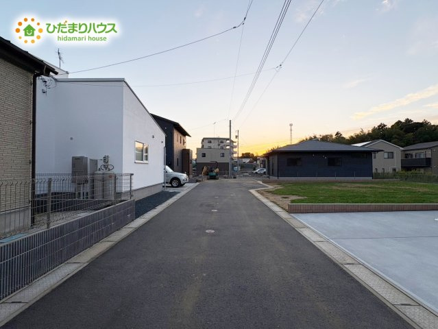 タマタウン鮎川町　新築戸建　3号棟の前面道路含む現地写真|近隣に商業施設多数あり(^^)/