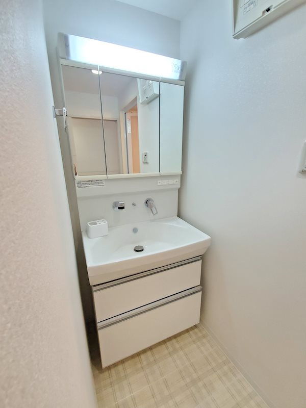 三田市西山２丁目の賃貸マンションの洗面所