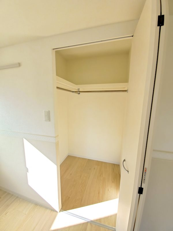 三田市西山２丁目の賃貸マンションの収納