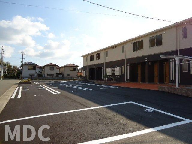 シャルムの駐車場